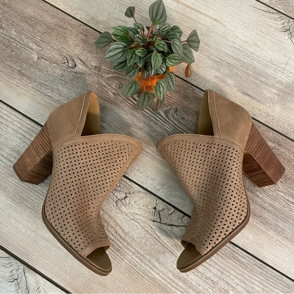 Lucky Brand Larise Leather Perforated Block‎ Heel Ankle Boot